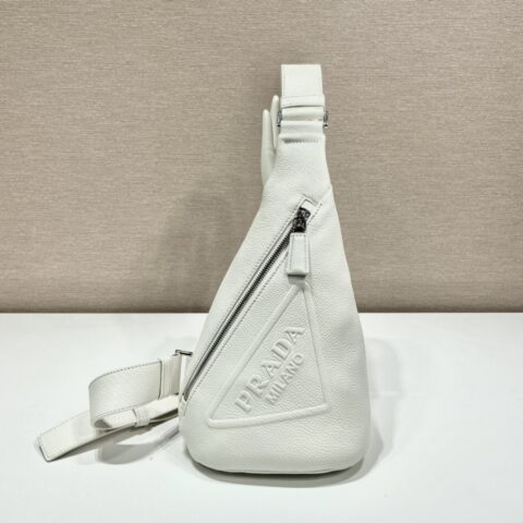 PRADA普拉达鹿皮纹牛皮新款胸包2VZ098