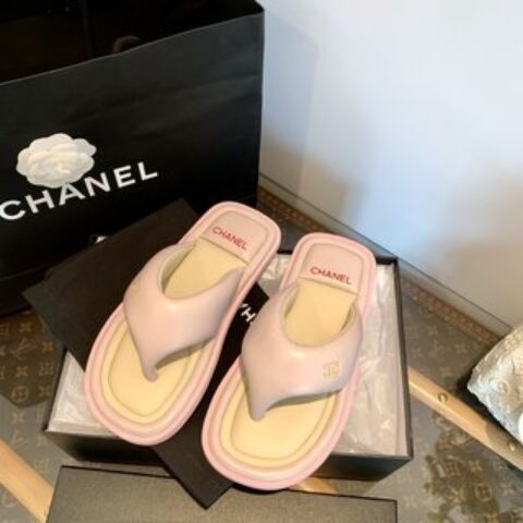 CHANEL香奈儿   小香𝟐𝟎𝟐𝟐春夏面包人字拖鞋