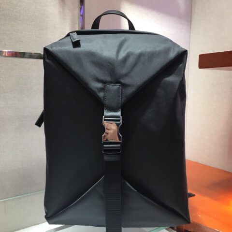 PRADA普拉达进口尼龙面料多功能双肩包2VZ028