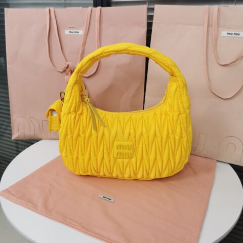 缪缪miumiu环保尼龙MivWander手袋5BC108