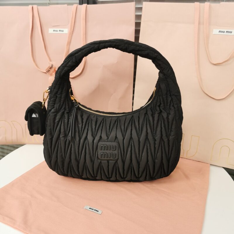 缪缪miumiu环保尼龙MivWander手袋5BC108