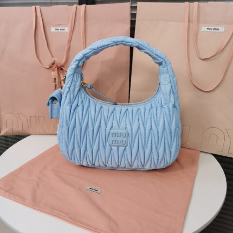 缪缪miumiu环保尼龙MivWander手袋5BC108