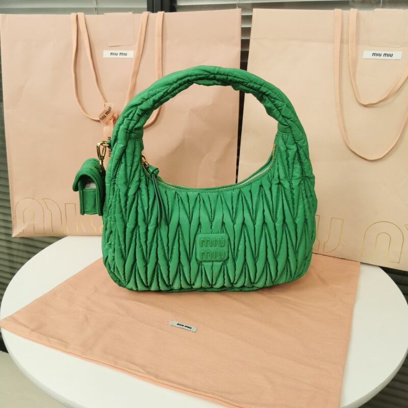 缪缪miumiu环保尼龙MivWander手袋5BC108
