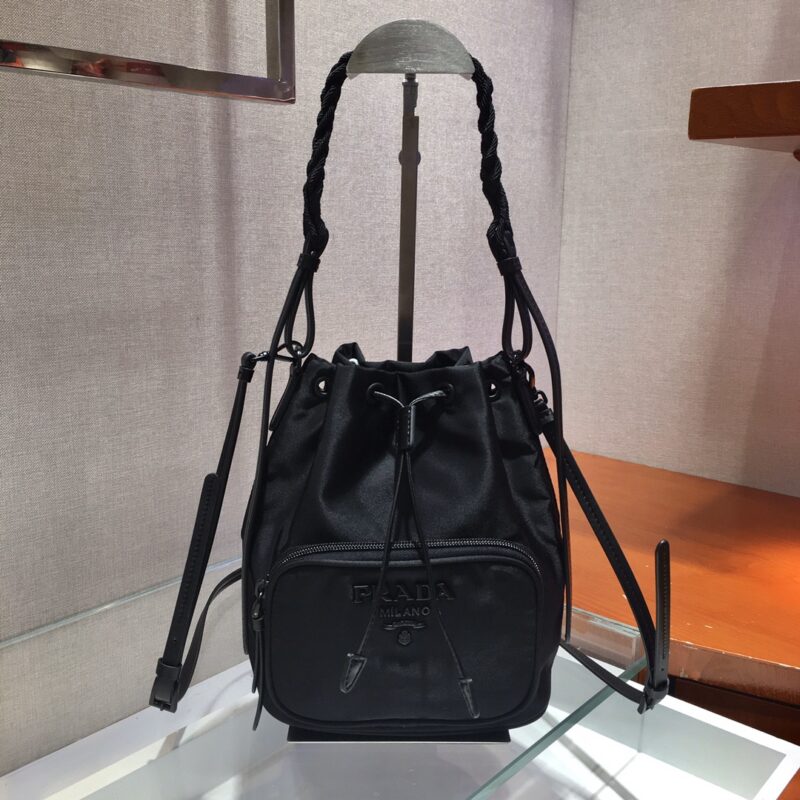 PRADA普拉达新款尼龙编织绳桶包1BZ038