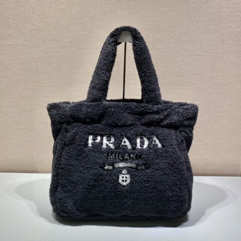 PRADA普拉达毛绒绒托特包1BG130