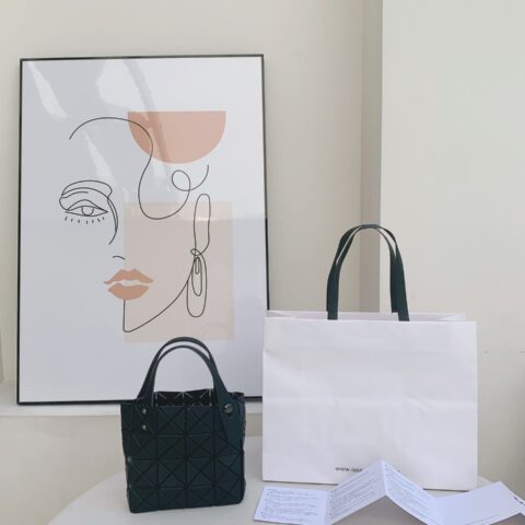 三宅一生|ISSEYMIYAKE LUCENT BOXY 系列手提袋BB21-AG851