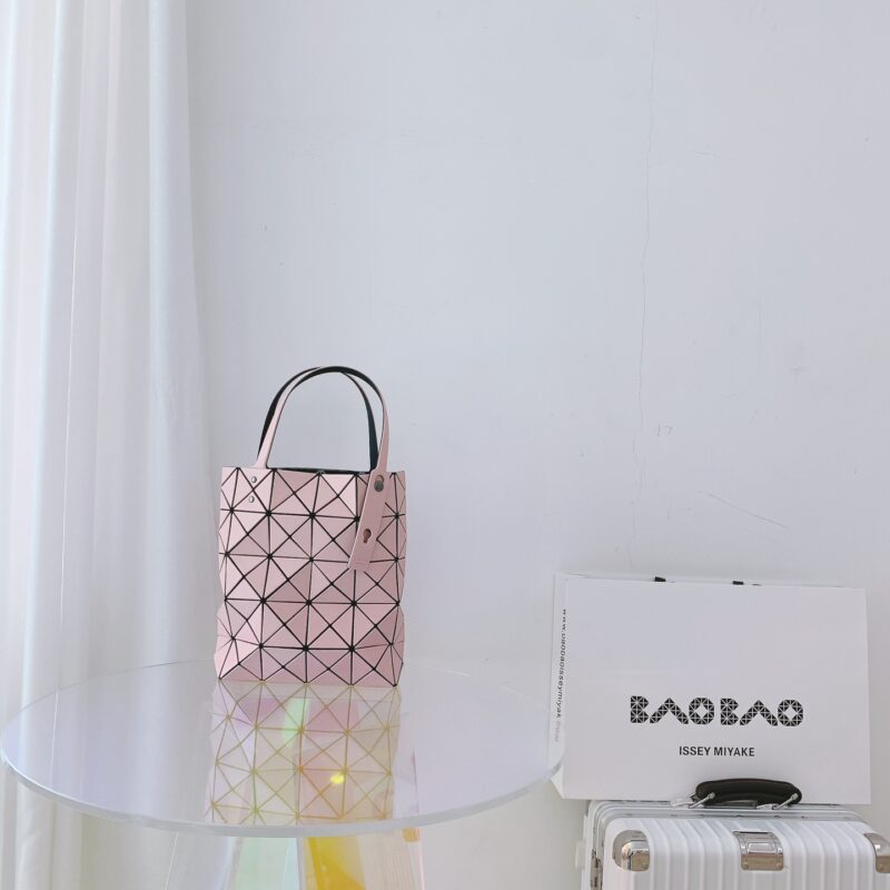 ISSEYMIYAKE三宅一生LUCENT BOXY 系列手提袋BB21-AG852