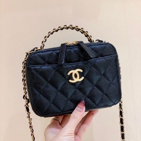 CHANEL 𝗩𝗮𝗻𝗶𝘁𝘆 𝗰𝗮𝘀𝗲复古手柄相机包 AS3221