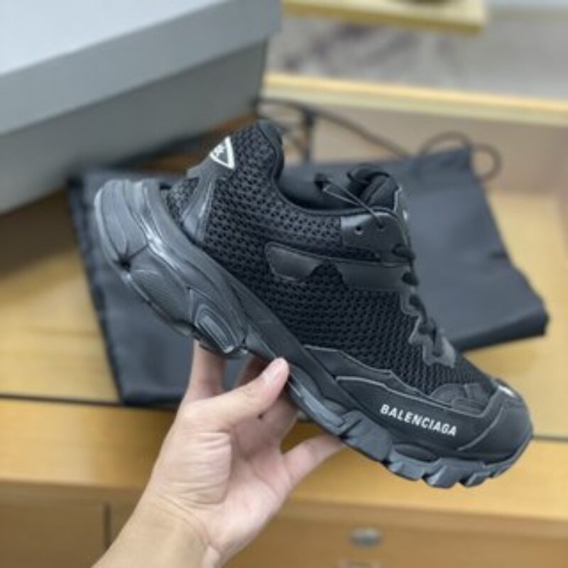 BALENCIAGA巴黎世家 巴黎22夏季新品TRACK.3 粉色/黑色/杏色网布运动鞋