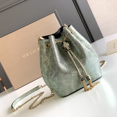 BVLGARI宝格丽”Sprpenti Forever “薄荷绿金属质感水蛇皮水桶包289950