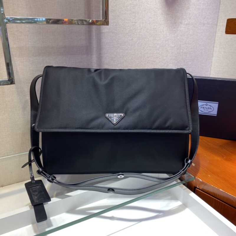 PRADA普拉达加衬尼龙男女通用邮差1BD256