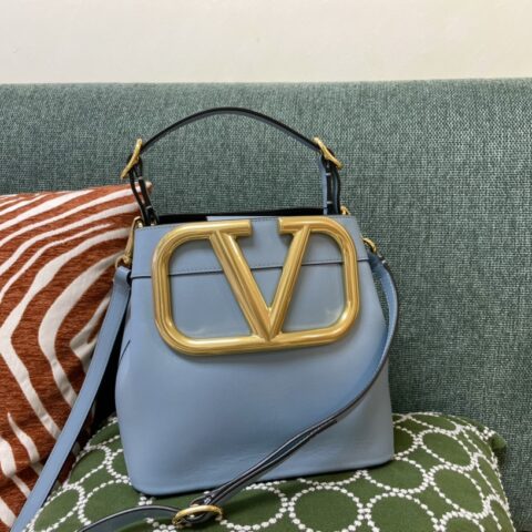 Valentino华伦天奴小牛皮大LOGO水桶包1122