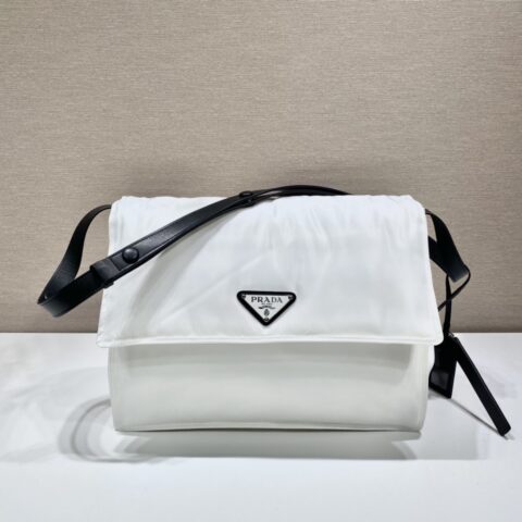 PRADA普拉达加衬尼龙男女通用邮差包1BD256