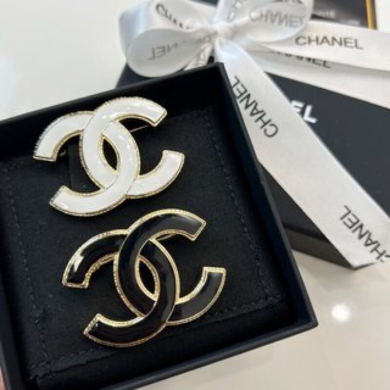 新款☑️CHANEL香奈儿双c 珐琅滴油黑白胸针