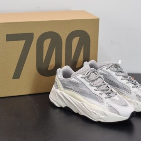 阿迪达斯 顶级纯原 yeezy 700v2复古老爹鞋 白色
