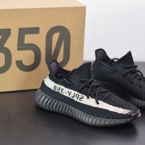 Yeezy Boost 350V2黑白色 经典黑白椰子运动跑鞋 货号:BY1604