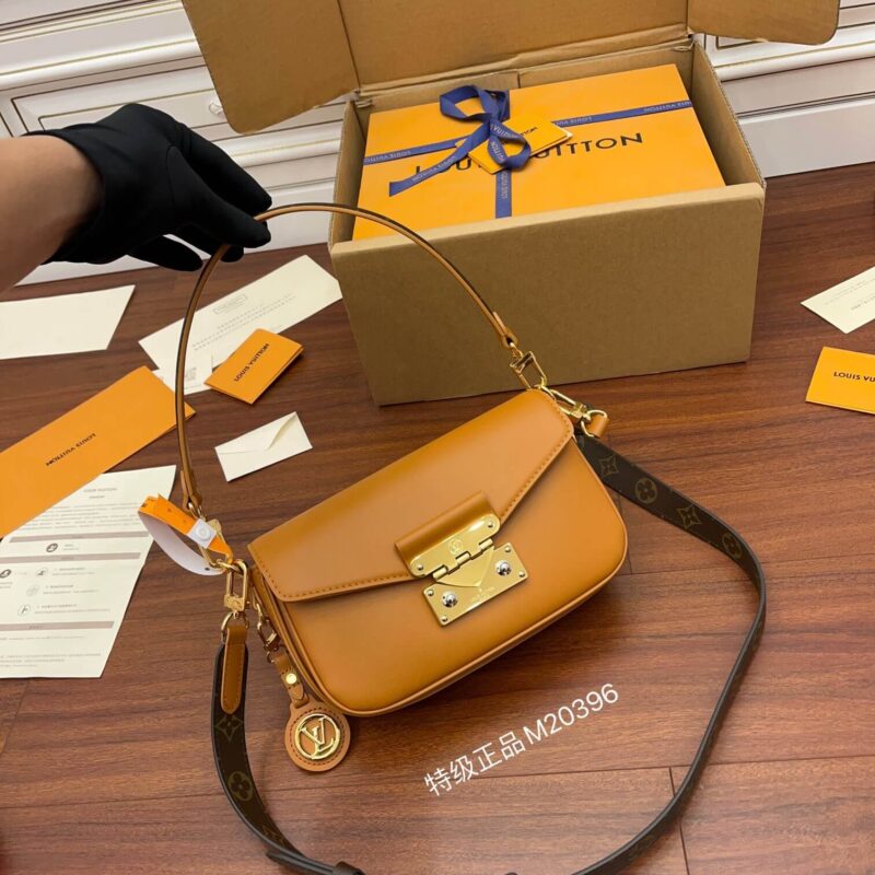 LV M20396 SWING BAG