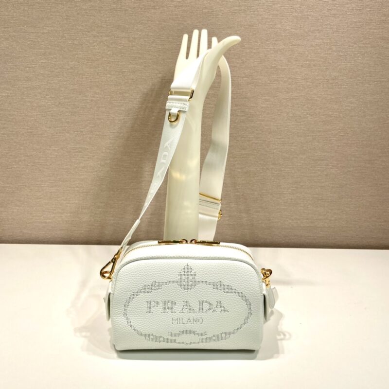 PRADA普拉达进口小牛皮雕花logo肩背包1BH187