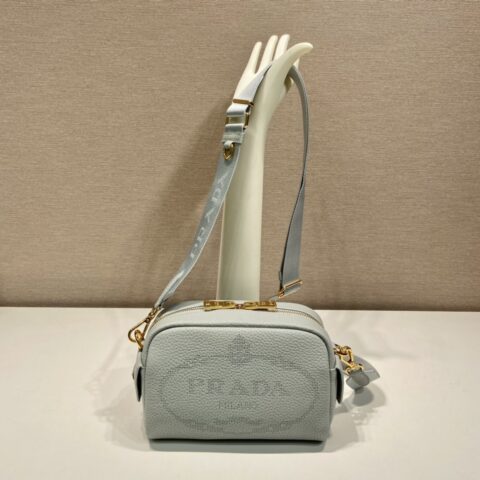 PRADA普拉达进口小牛皮雕花logo肩背包1BH187
