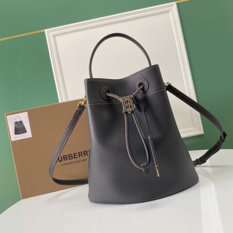 Burberry巴宝莉最新版小牛皮水桶包