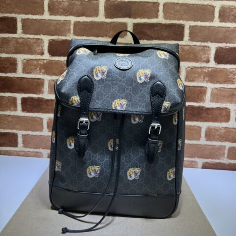 GUCCI古驰饰老虎印花GG中号背包696013