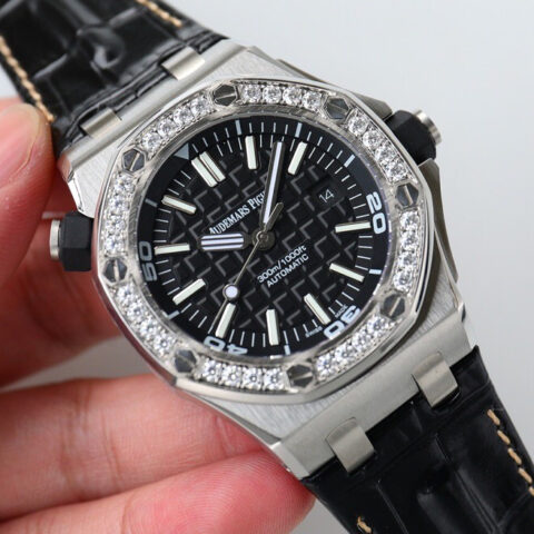 爱彼Audemars Piguet,皇家橡树15710👺采用莫桑钻圈口进口3120机械机芯腕表