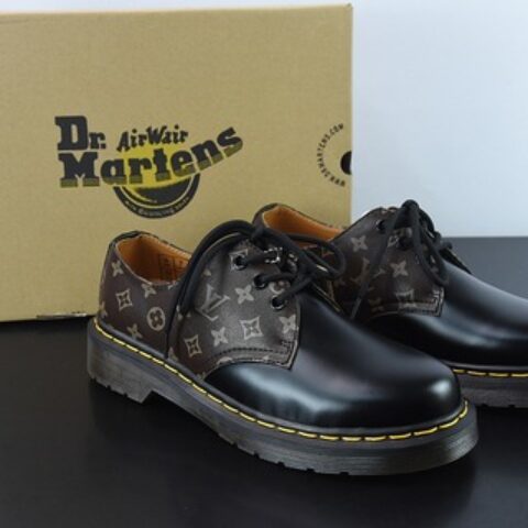 LV/路易威登 马丁靴系列 马丁靴 /Dr.martens 低帮马丁靴 黑棕LV 货号:R11822202