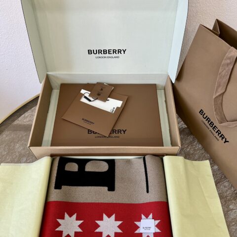 Burberry巴宝莉『London 伦敦』男女通用款围巾
