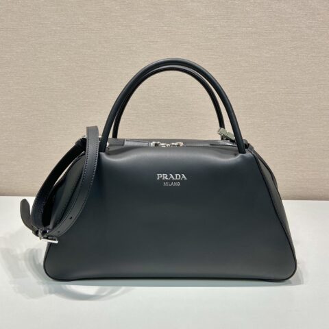 PRADA普拉达2022秋冬时装秀牛皮保龄球包1BA365