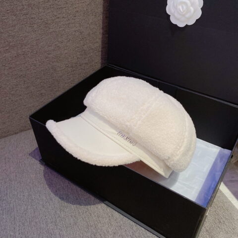 miumiu缪缪2022秋冬新款羊羔毛鸭舌帽