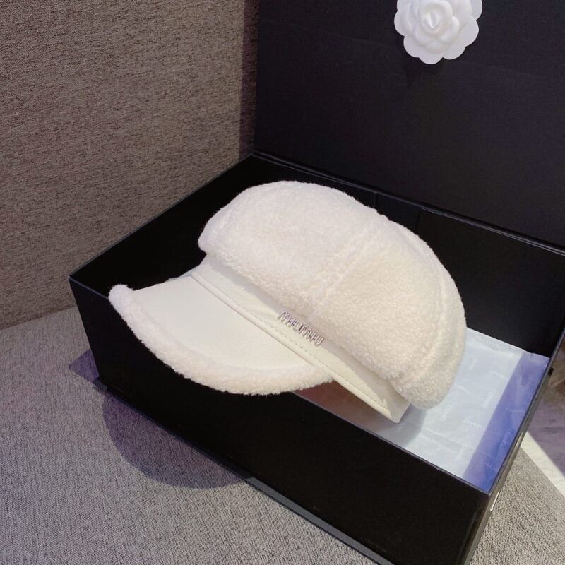 miumiu缪缪2022秋冬新款羊羔毛鸭舌帽
