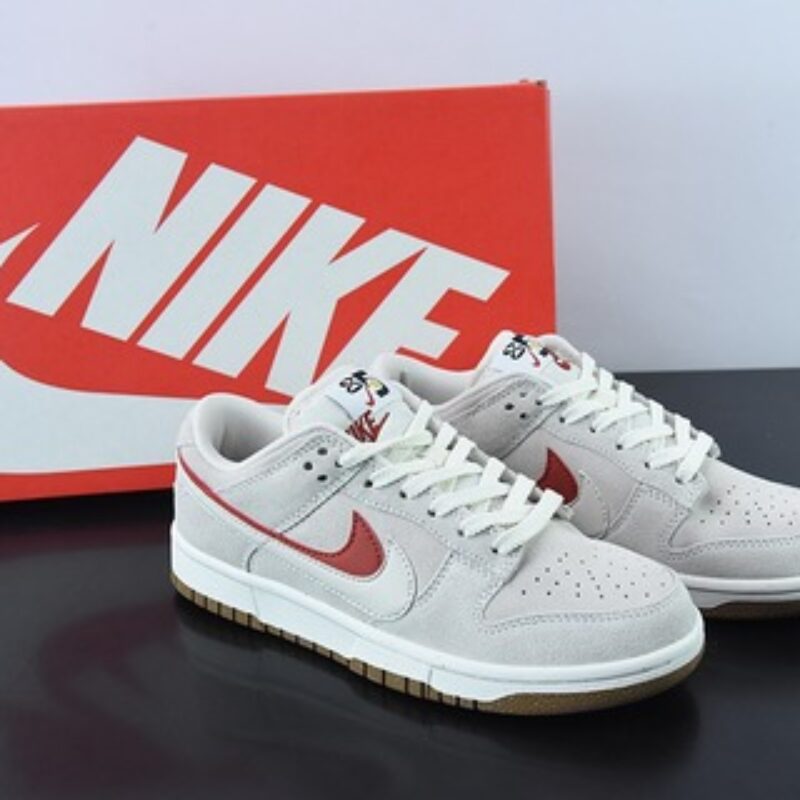 Nike SB Dunk Low 灰白红 双层Swoosh低帮休闲运动鞋  货号： DO9457-100