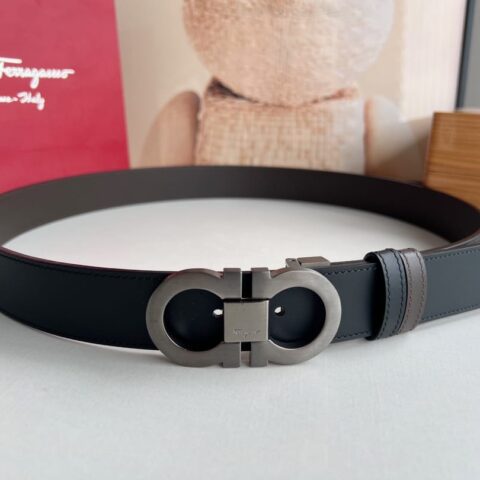 Ferragamo菲拉格慕男士专柜对版金属扣，头层牛皮双面外用腰带