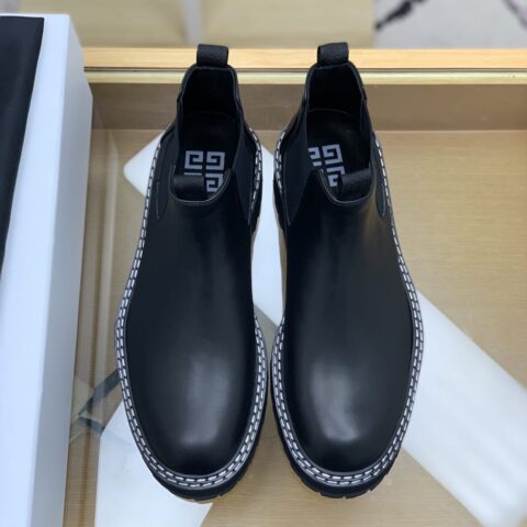GIVENCHY纪梵希 采用光滑牛皮材质男士切尔西靴