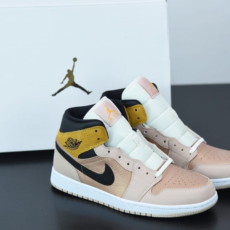 AKIRA×Nike Air Force 1 Low ’07 高志 麂皮 满天星配色 空军一号低帮休闲板鞋 货号:CV0820-405