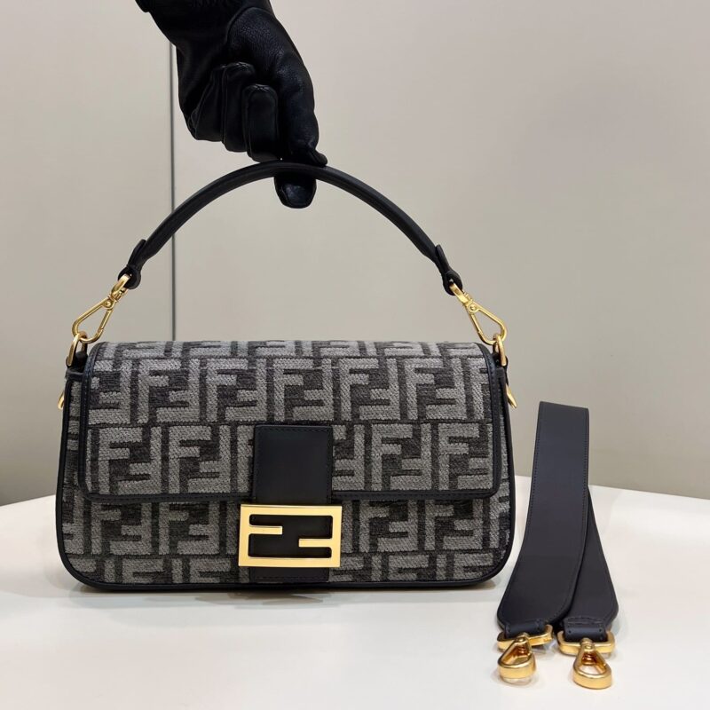 FENDI芬迪Iconic Baguette中号法棍包8579