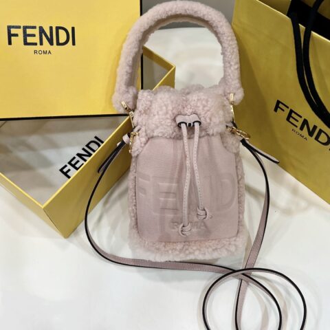 FENDI芬迪羊羔毛水桶包8593