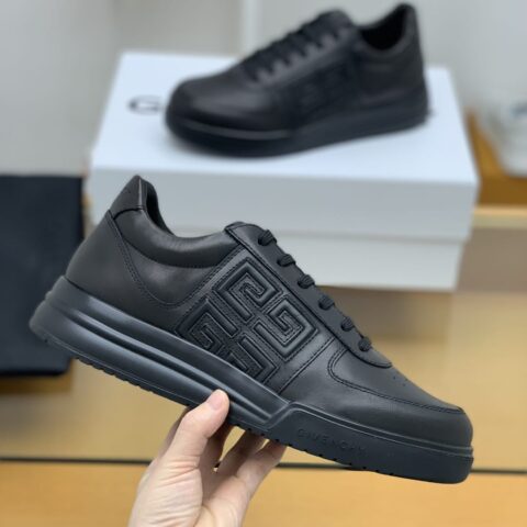 GIVENCHY纪梵希 采用牛皮材质,标志性印花4 G图案新款男士运动休闲鞋