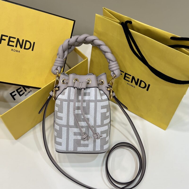 FENDI芬迪洗水牛仔布刺绣双F标志性迷你水桶包038D