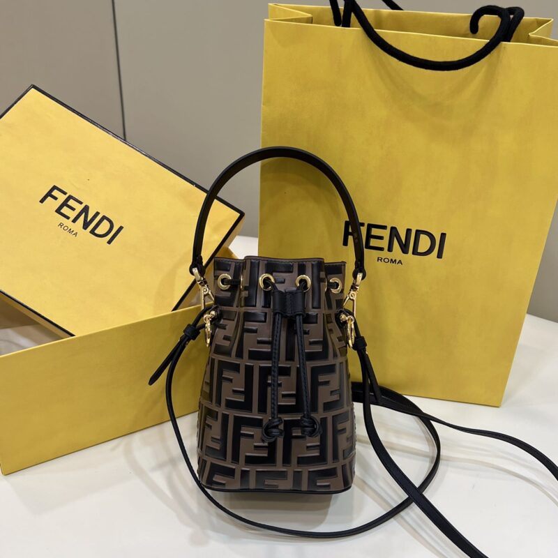 FENDI芬迪经典凹纹标志性F 字样logo水桶包023