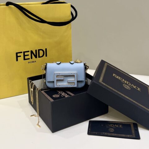 FENDI芬迪迷你金属小法棍包8567