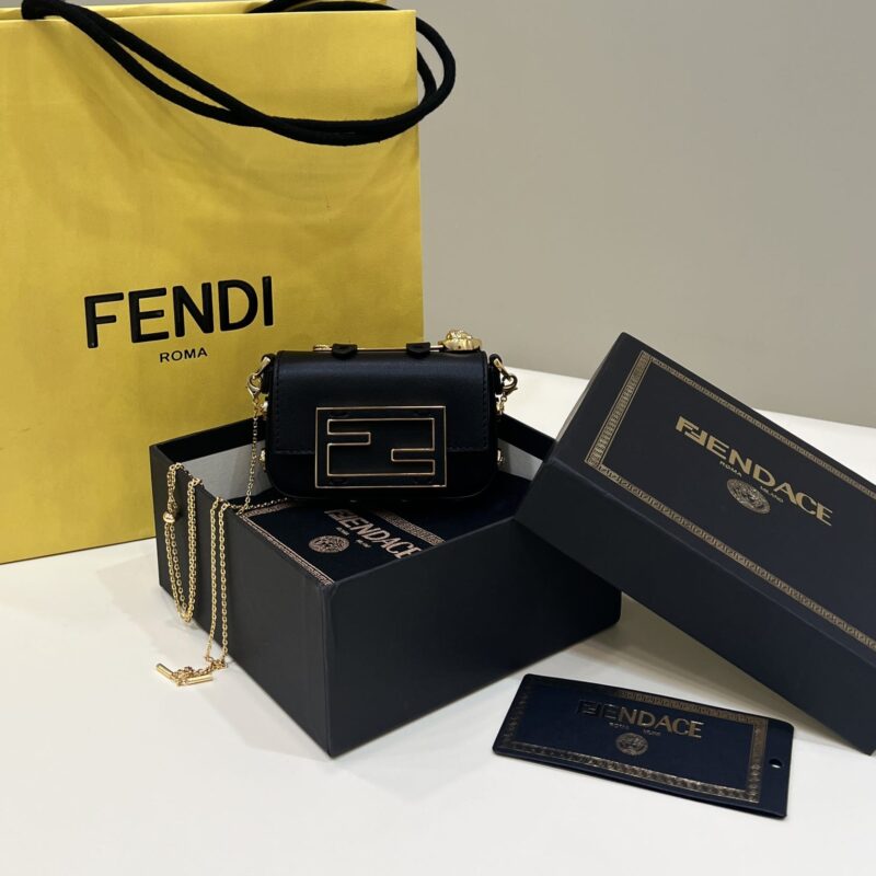 FENDI芬迪迷你金属小法棍包8567