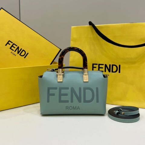 FENDI芬迪小牛皮材质迷你手袋8570