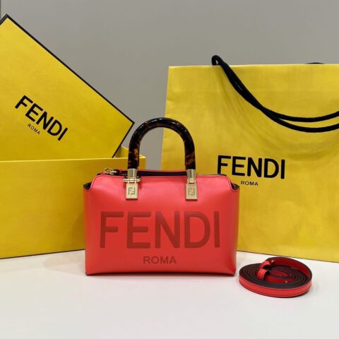 FENDI芬迪小牛皮材质迷你手袋8570