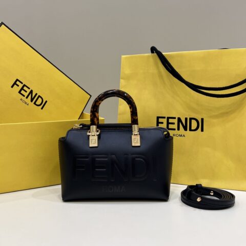 FENDI芬迪小牛皮材质迷你手袋8570