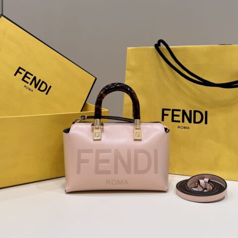FENDI芬迪小牛皮材质迷你手袋8570