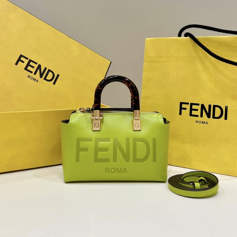 FENDI芬迪小牛皮材质迷你手袋8570