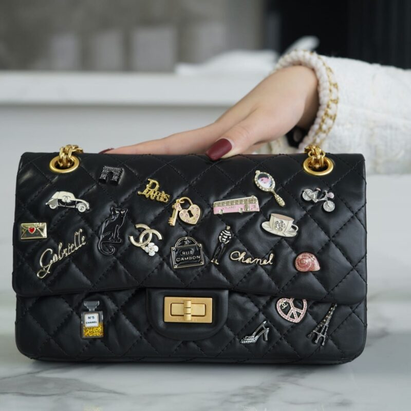 CHANEL 复刻 2.55 限量徽章款 A37586