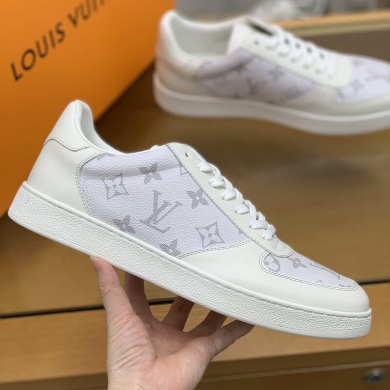LV/路易威登 采用牛皮拼接而成男士休闲鞋