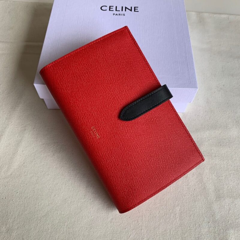 CELINE赛琳STRAP大号粒面小牛皮钱包10B633